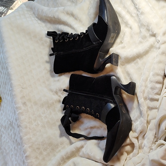 ELLIE Brand Booties - Picture 2 of 7